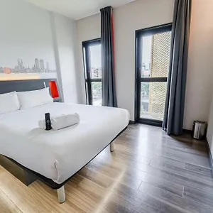 Easyhotel Barcelona Fira Отель